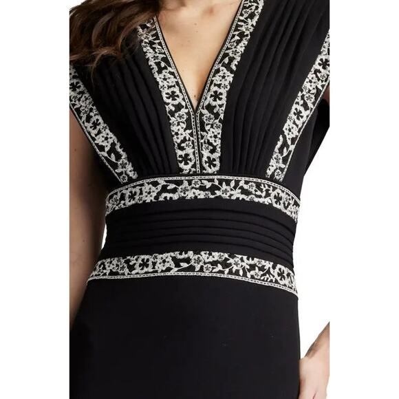 Tadashi Shoji Embroidered V-Neck Black Ivory Gown | Size 16 | NWOT - Picture 4 of 14